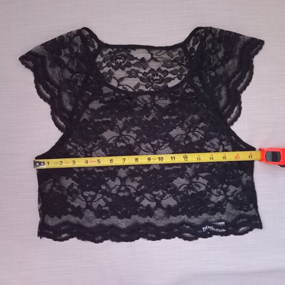 Dynamite Women's Black Lace Top Cropped Floral Roses Sheer Feminine Size S - Picture 2 of 4